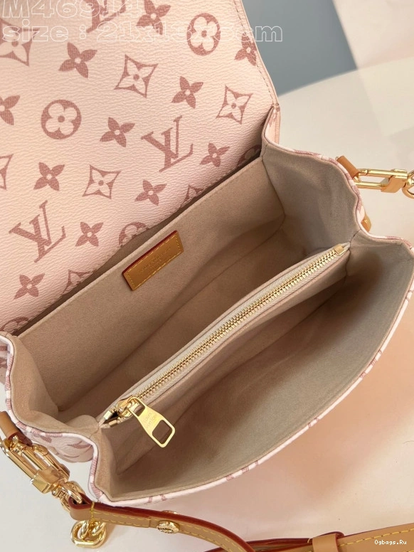 LOUIS METIS WEST POCHETTE VUITTON EAST 0318
